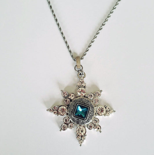 Necklace with detachable snow flake pendant and snap