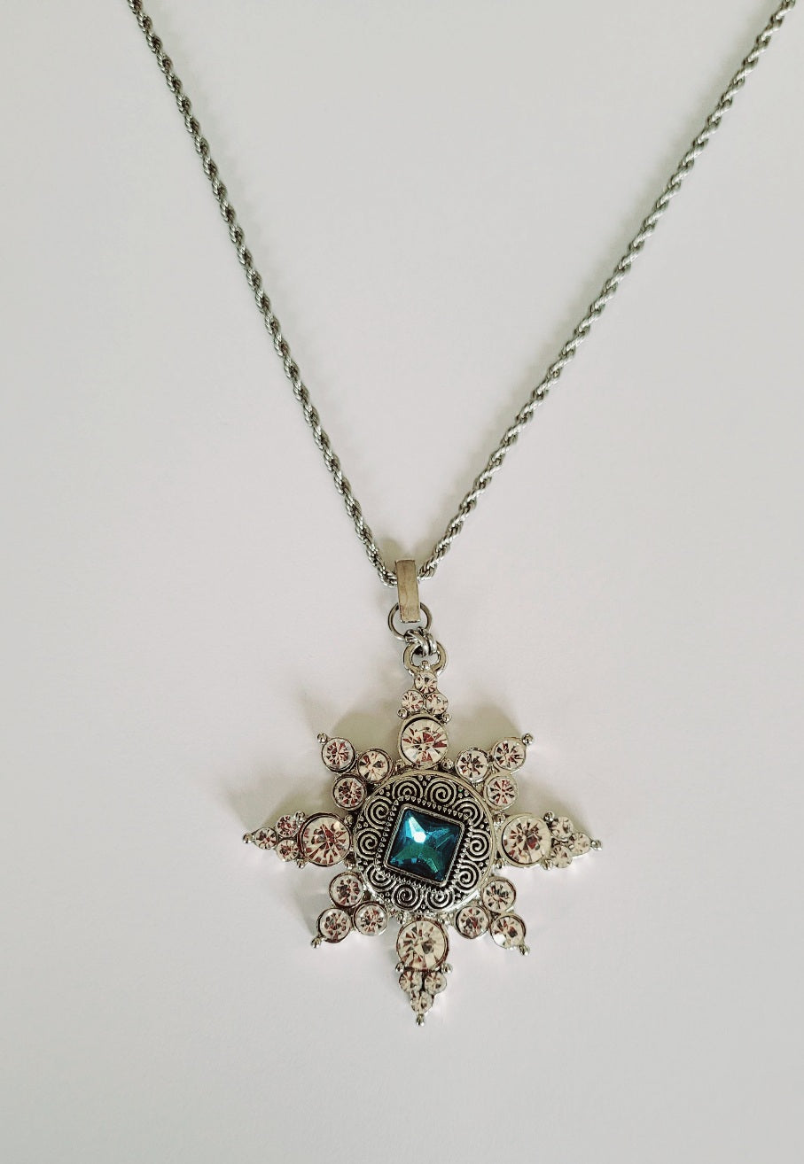 Necklace with detachable snow flake pendant and snap