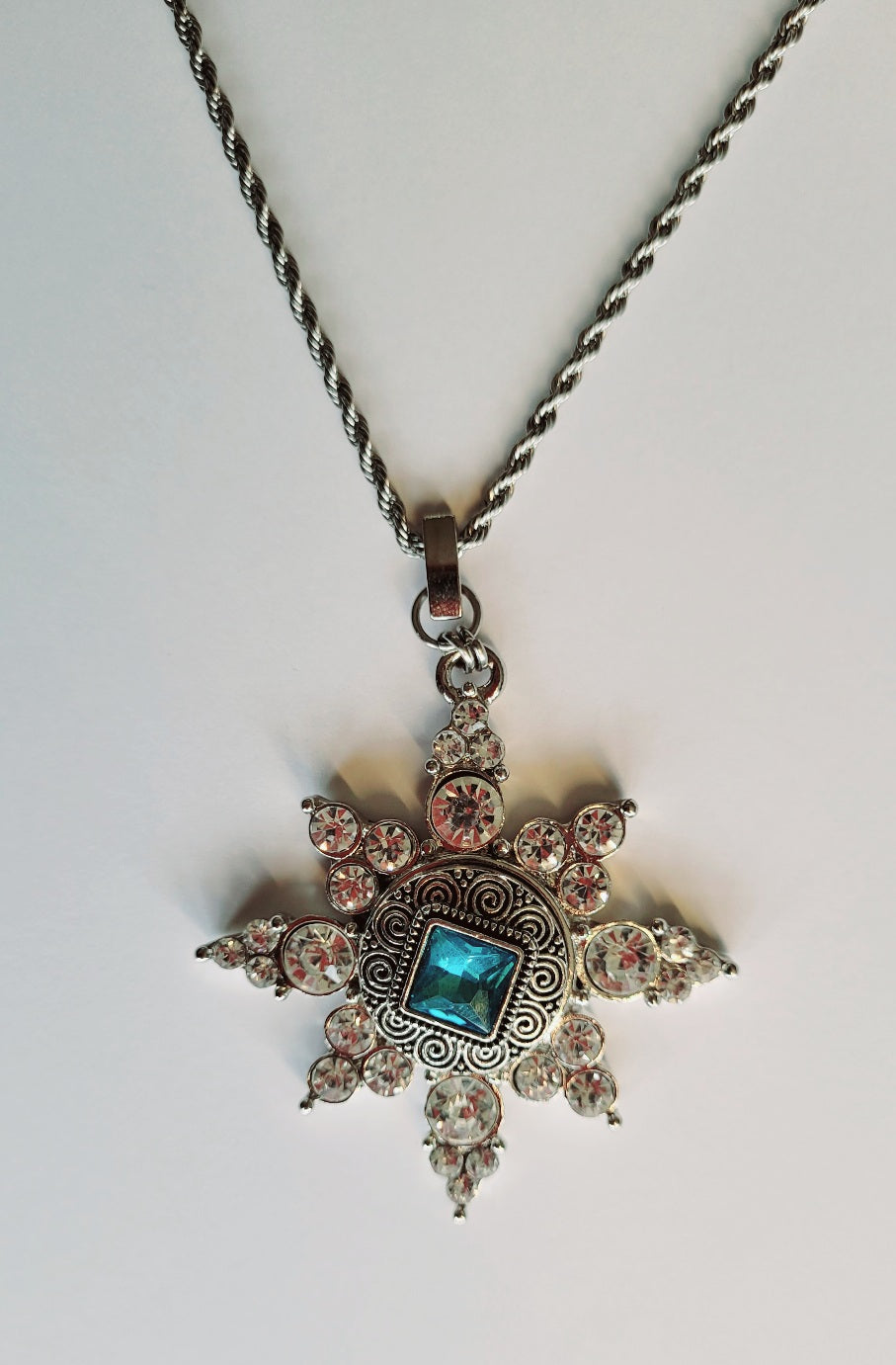 Necklace with detachable snow flake pendant and snap