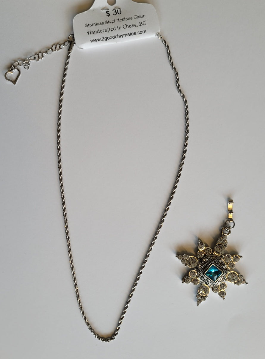 Necklace with detachable snow flake pendant and snap