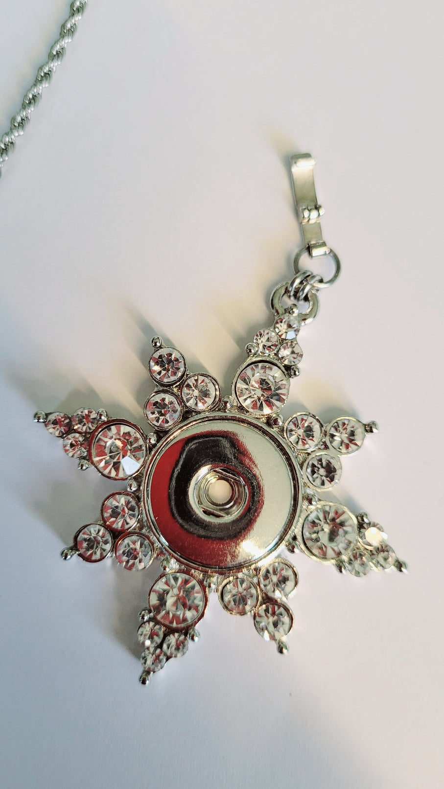 Necklace with detachable snow flake pendant and snap