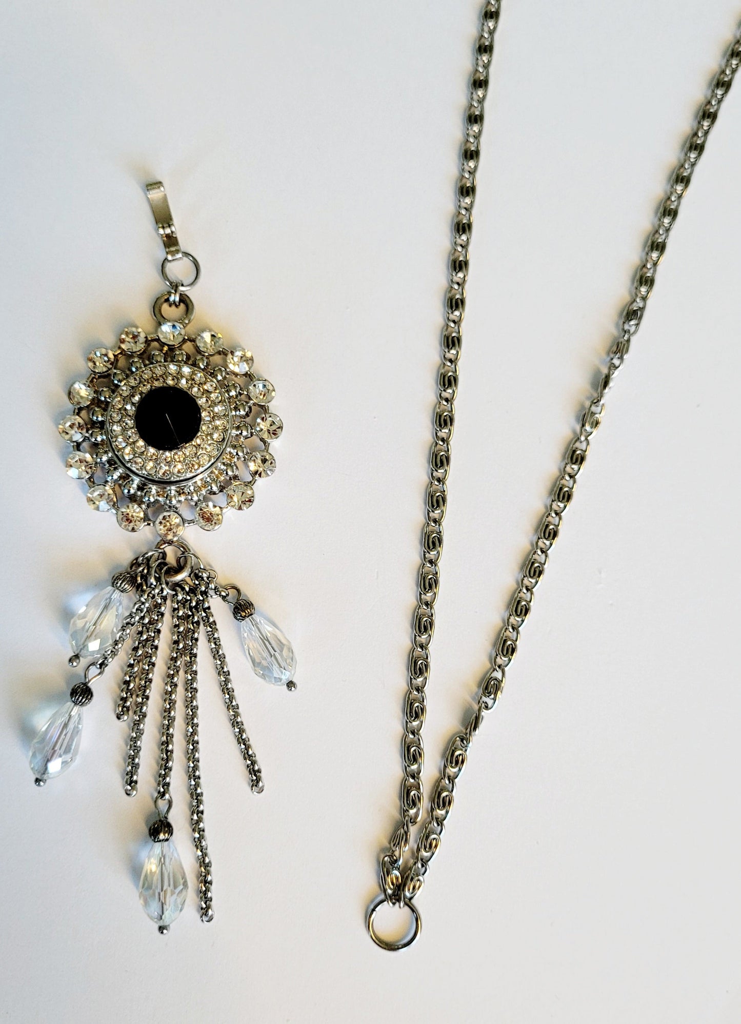 Necklace with detachable pendant and snap