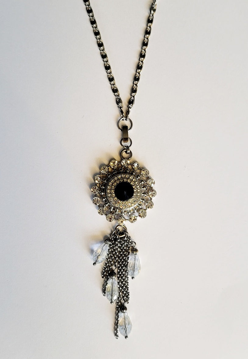 Necklace with detachable pendant and snap